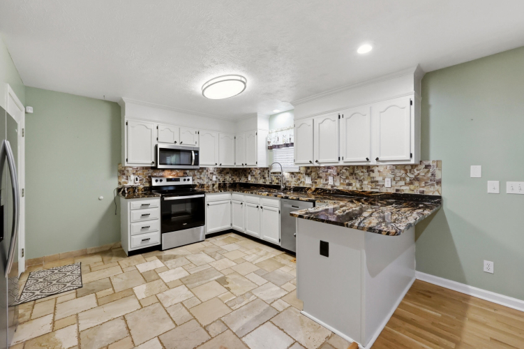 Listing Image 12