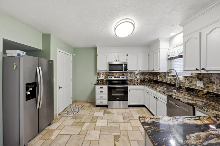 Listing Image 16