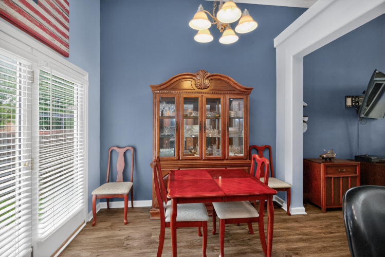Listing Image 11