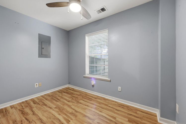 Listing Image 33