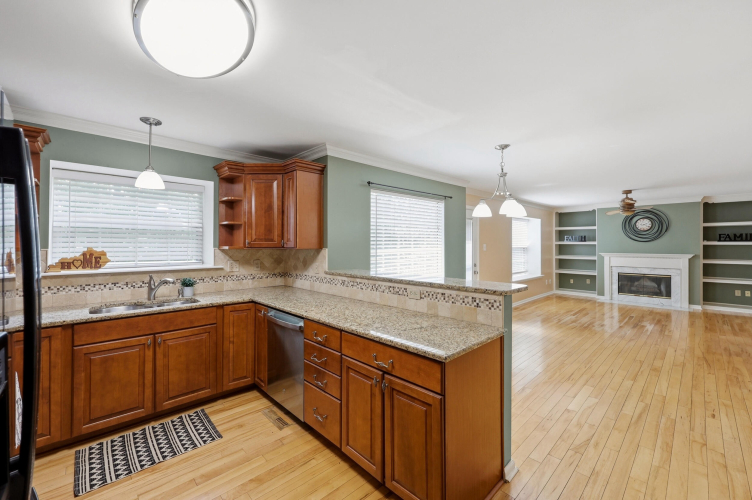 Listing Image 6