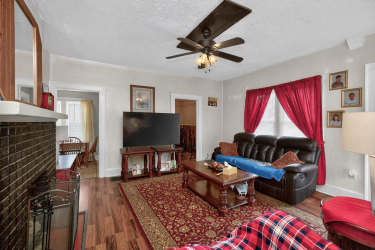 Listing Image 5