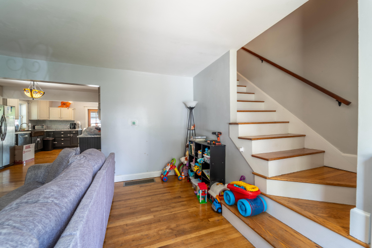 Listing Image 6
