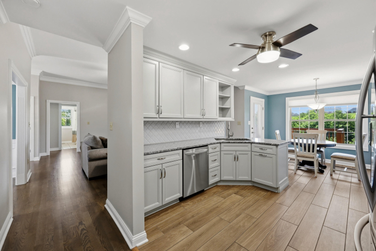 Listing Image 13