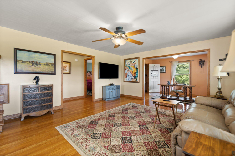 Listing Image 9