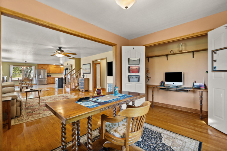 Listing Image 12