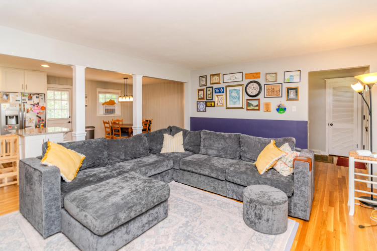 Listing Image 5