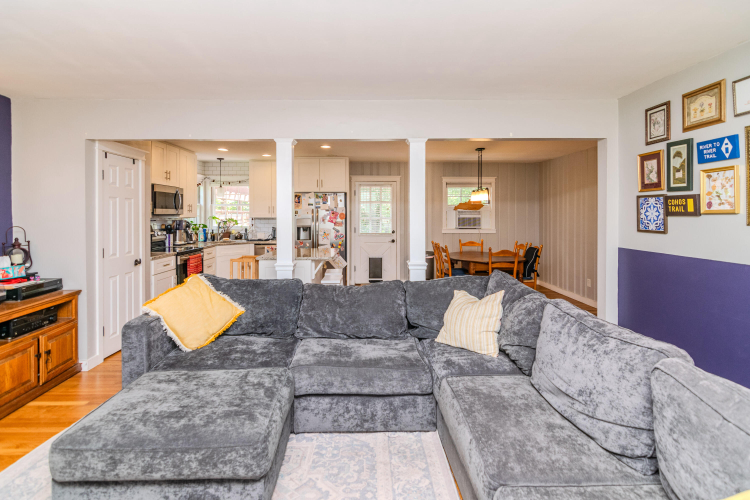 Listing Image 6