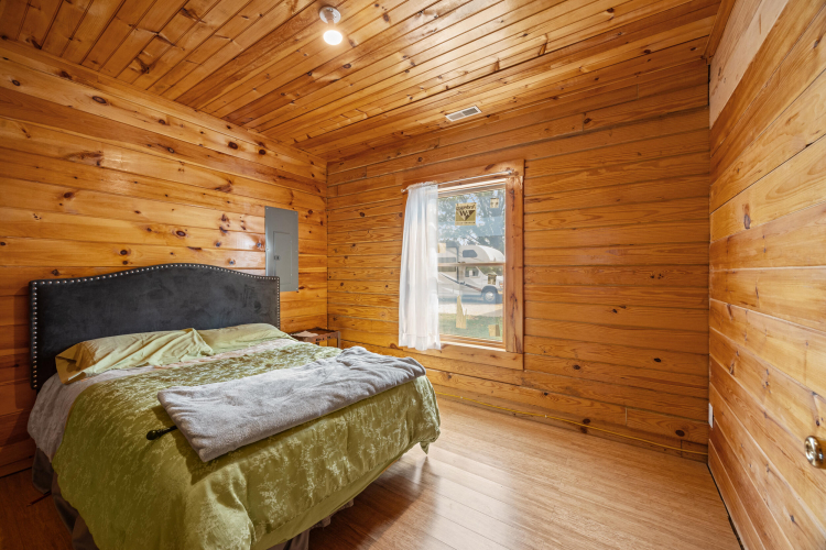 Listing Image 18