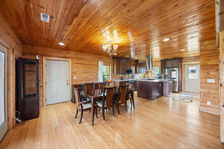 Listing Image 8