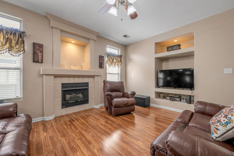 Listing Image 12