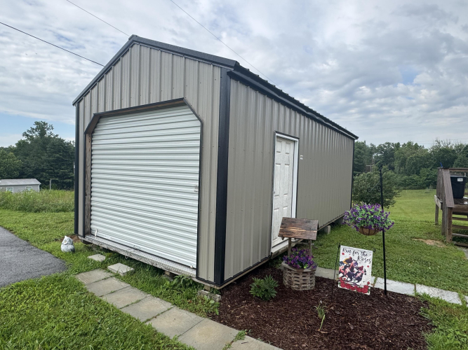 Listing Image 4