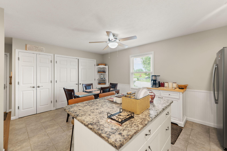 Listing Image 16