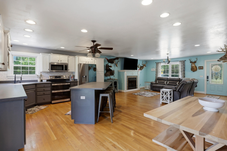 Listing Image 11