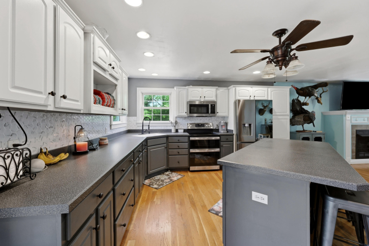 Listing Image 12