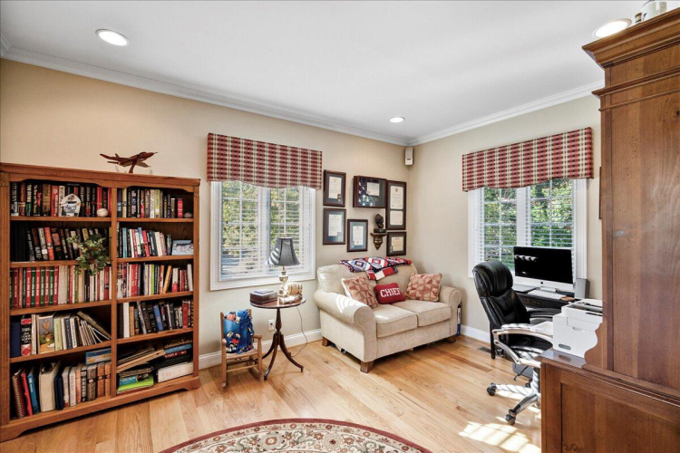 Listing Image 11