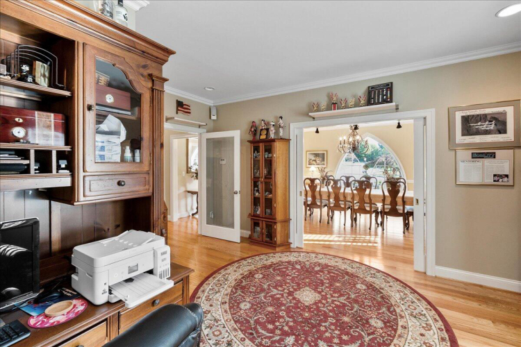 Listing Image 12