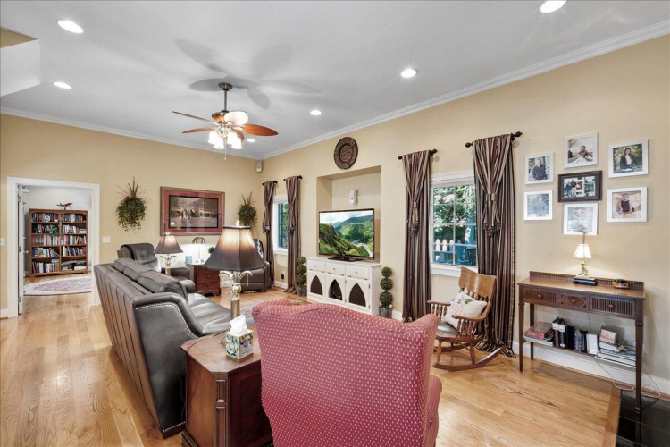 Listing Image 15