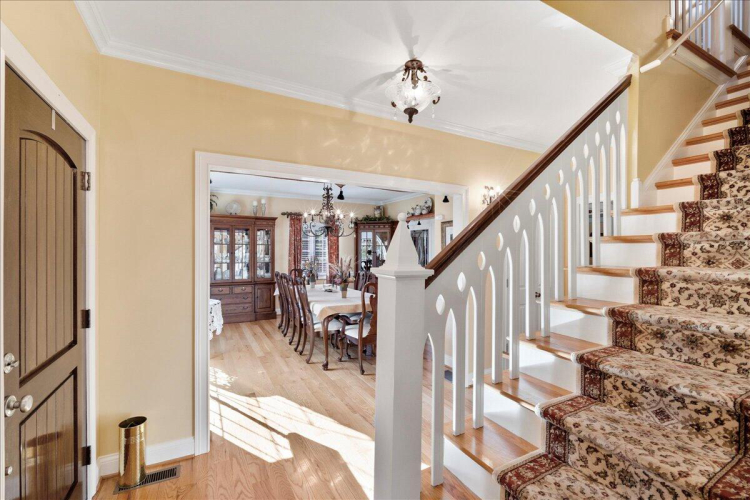 Listing Image 5