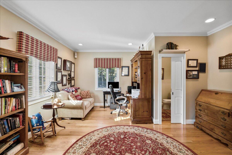 Listing Image 10