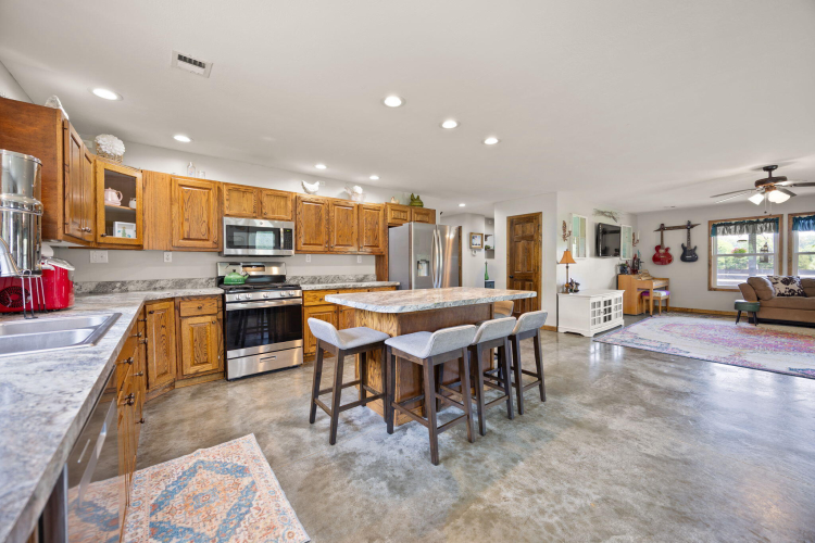 Listing Image 11