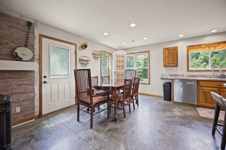 Listing Image 16