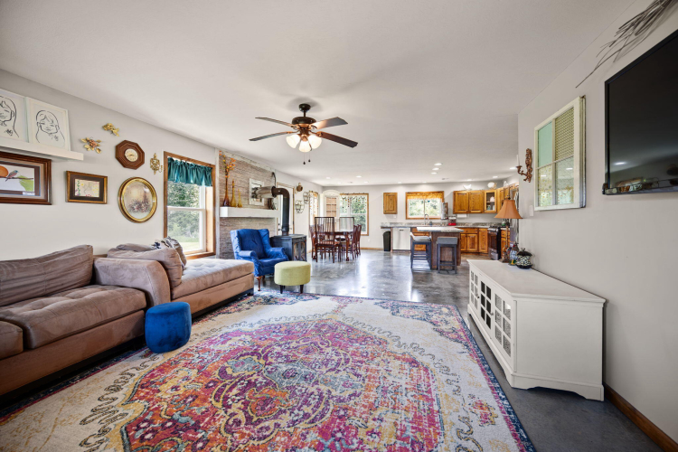 Listing Image 19