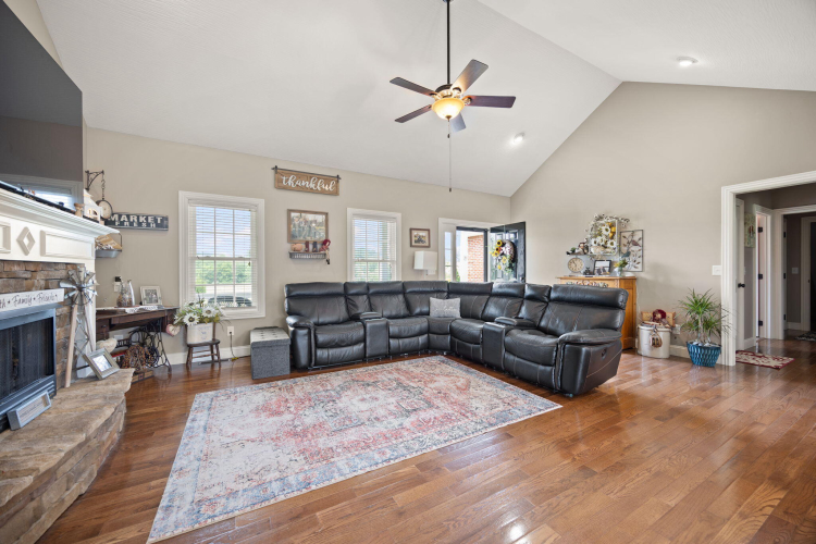 Listing Image 20