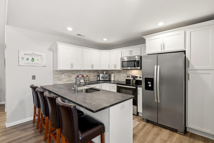 Listing Image 9