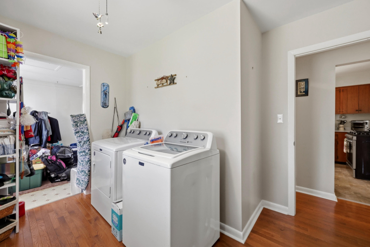 Listing Image 17