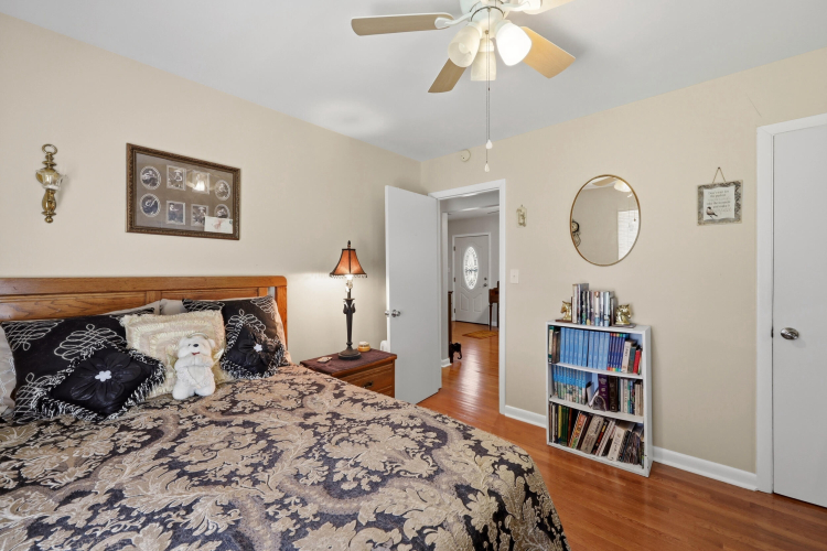 Listing Image 7