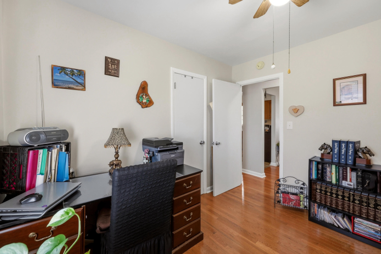 Listing Image 10