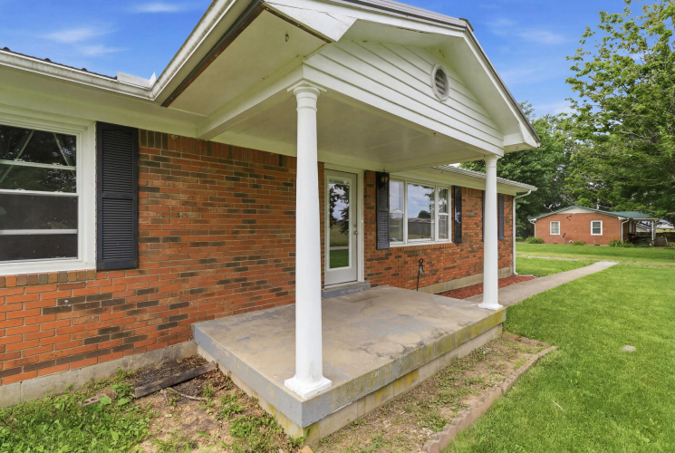 Listing Image 4