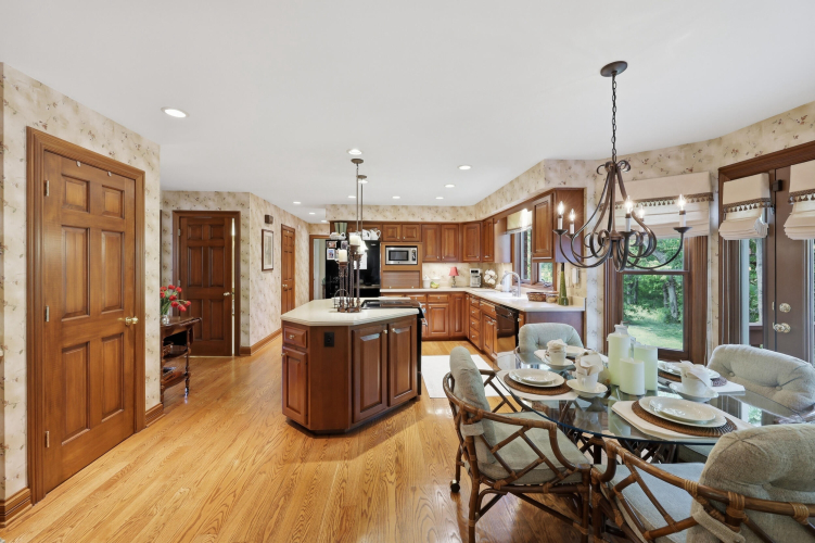 Listing Image 19