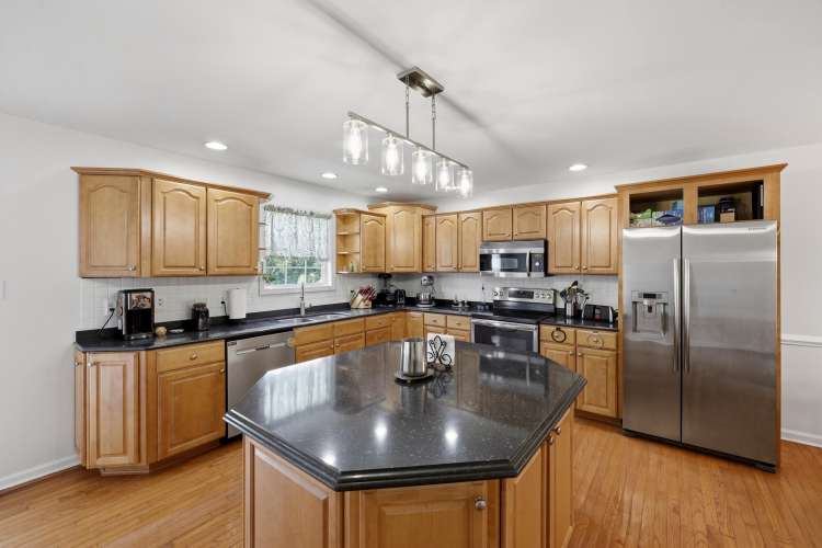 Listing Image 11