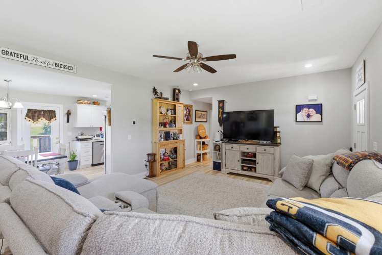 Listing Image 10