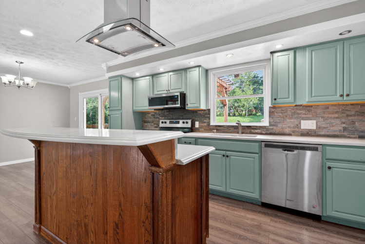 Listing Image 12