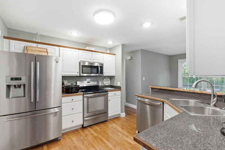 Listing Image 12