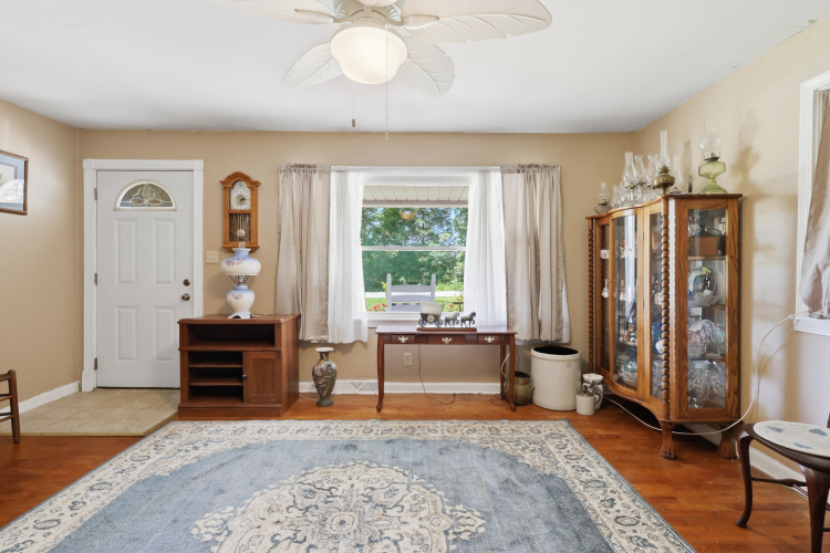Listing Image 8