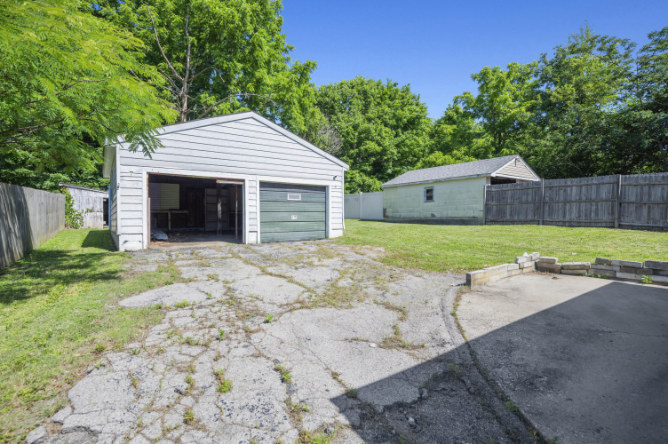 Listing Image 33