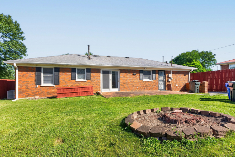 Listing Image 4