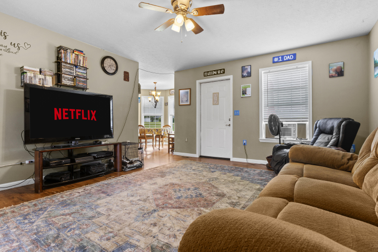Listing Image 12