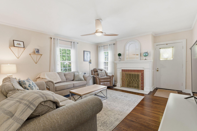 Listing Image 7
