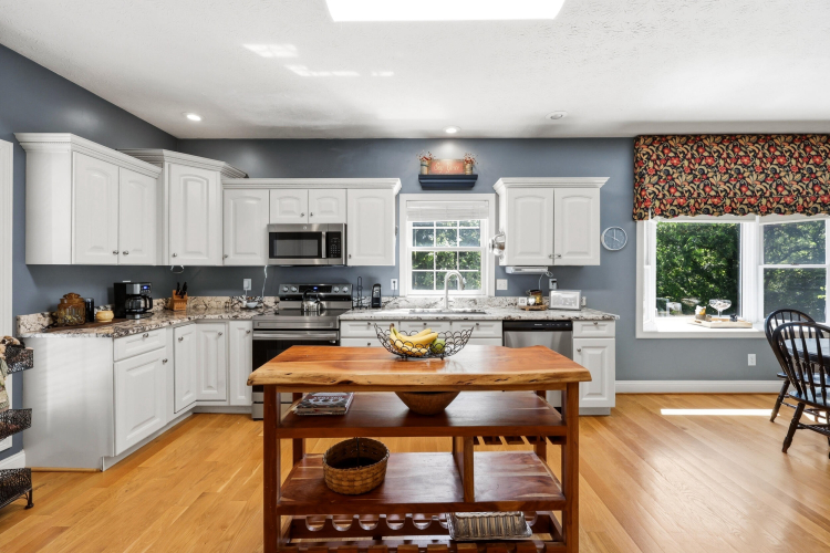 Listing Image 11