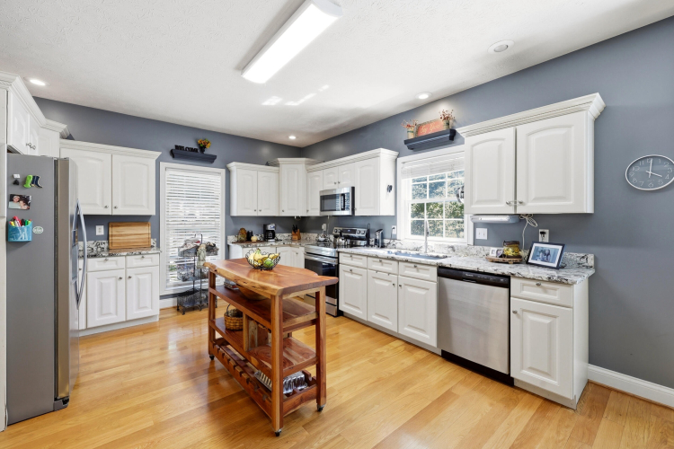 Listing Image 12