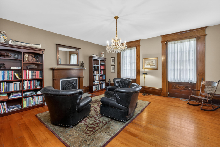 Listing Image 11