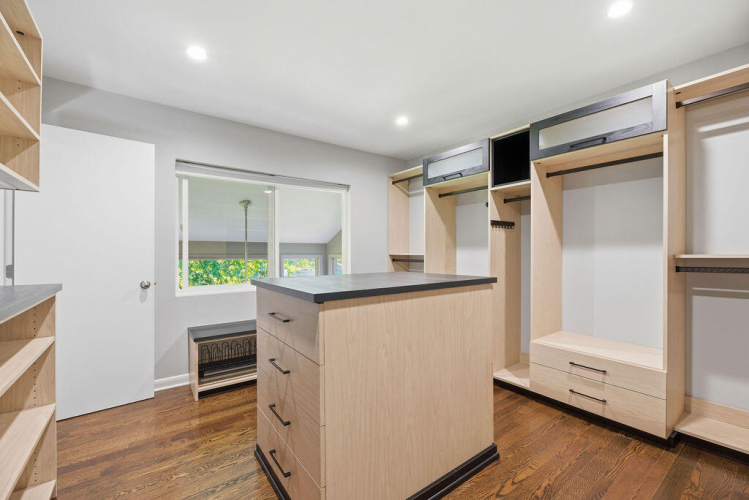 Listing Image 52