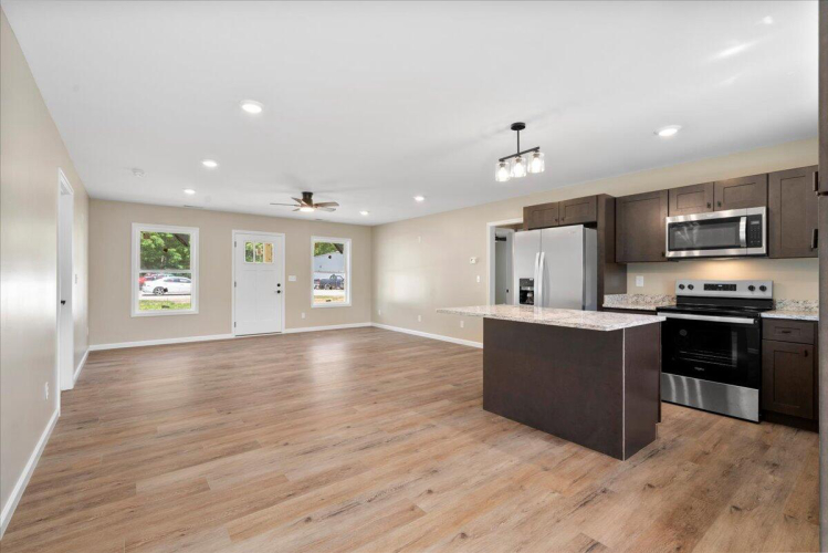 Listing Image 5