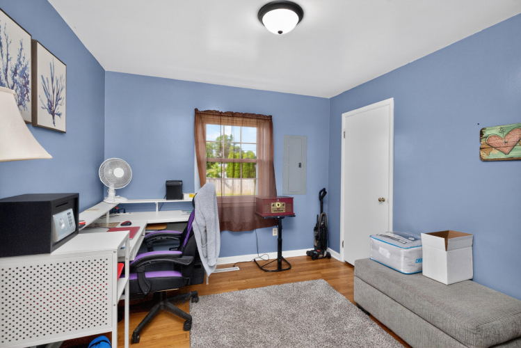 Listing Image 12