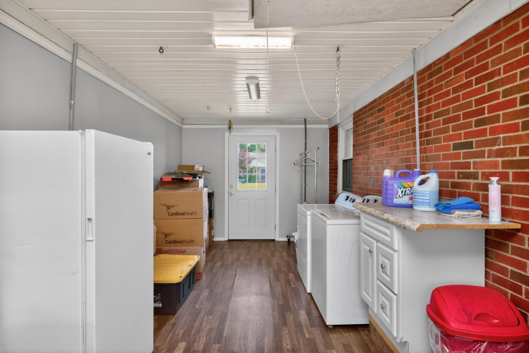 Listing Image 16